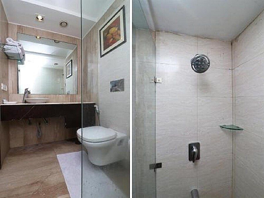 Orchid Fardabad Deluxe Room 5