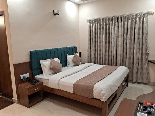 Vinayak Heritage Super Deluxe Double Bed 3