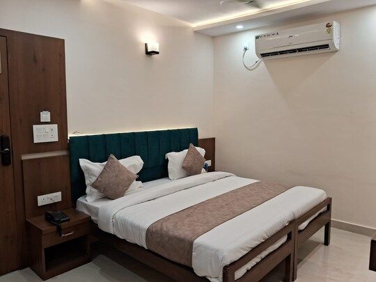 Vinayak Heritage Super Deluxe Double Bed 4