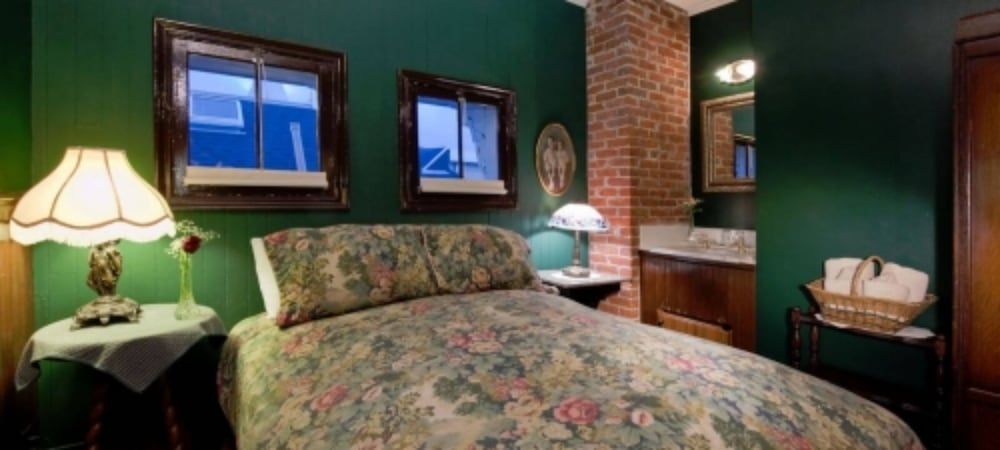 Intermediate Room, Queen Bed, Private Bath with Deep Spa Tub