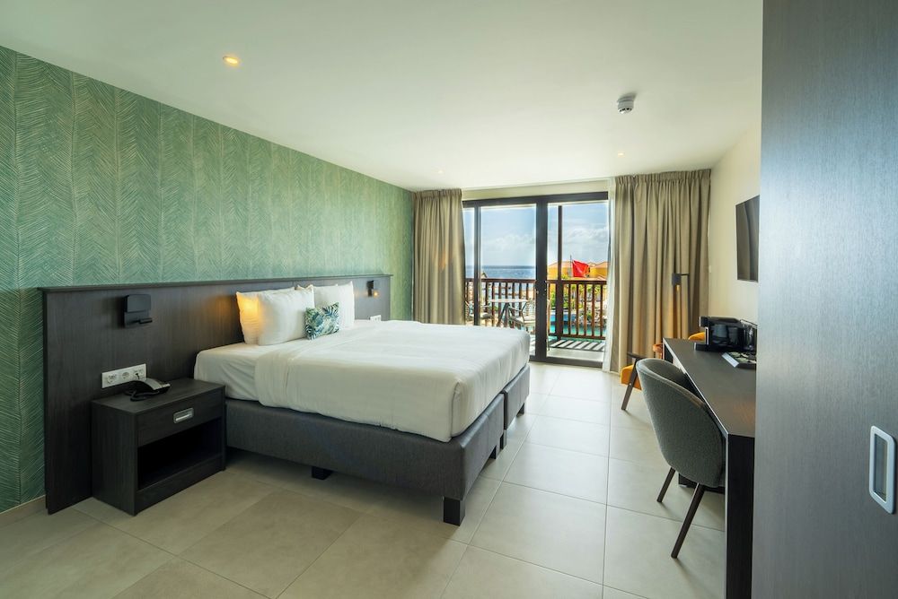 LionsDive Beach Resort Deluxe Room, Ocean View 3