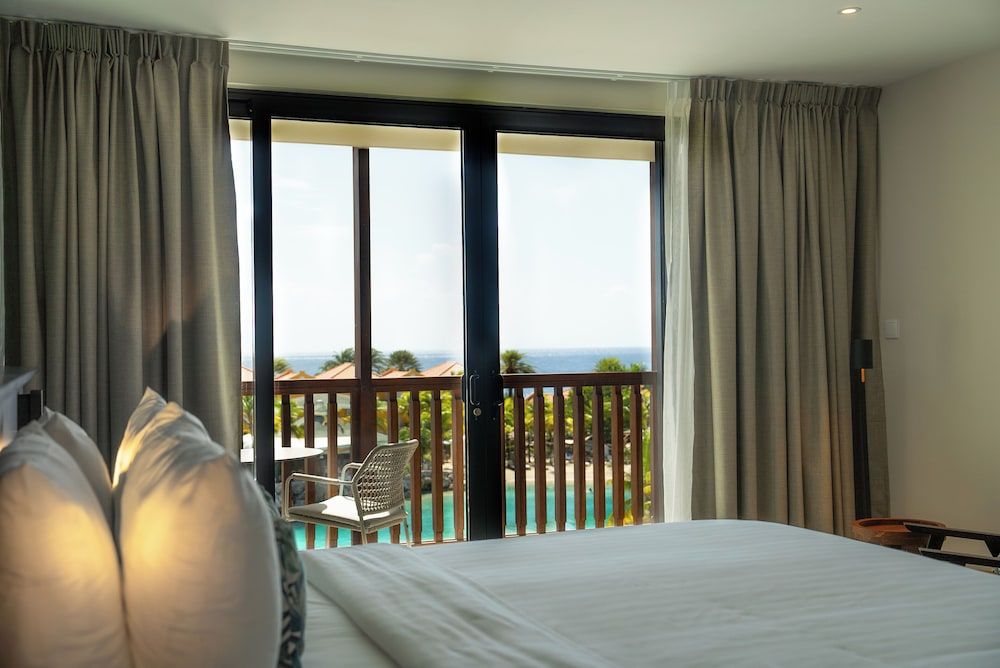 LionsDive Beach Resort Deluxe Room, Ocean View 4
