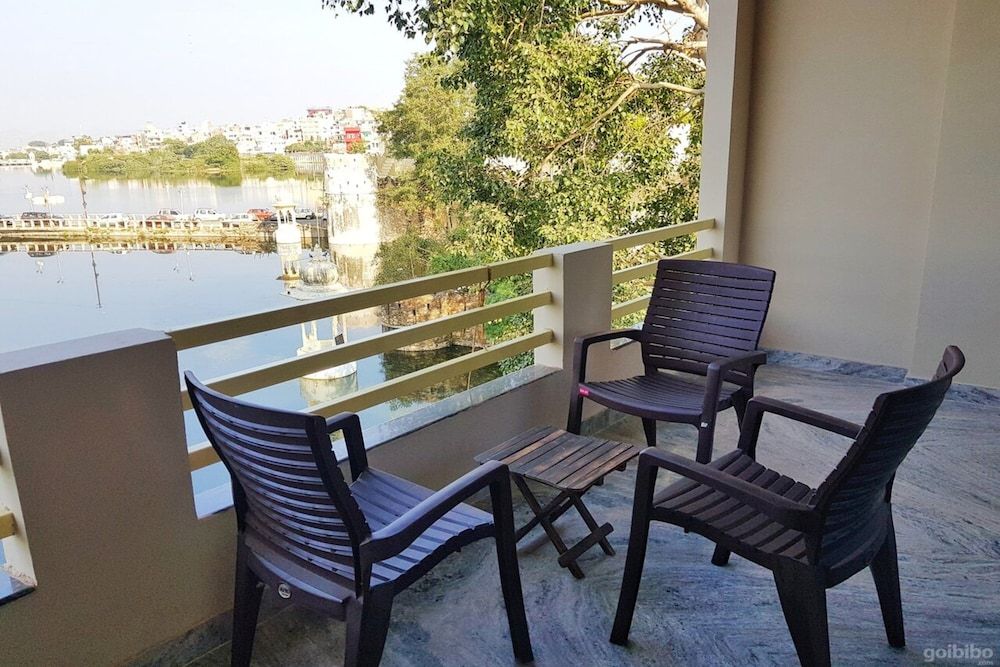 Kanhaiya Home Stay Superior Room, Balcony, Lake View 7