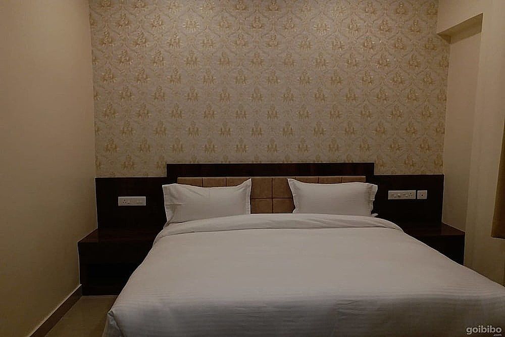 Ganga Darshan Executive Double Room 4