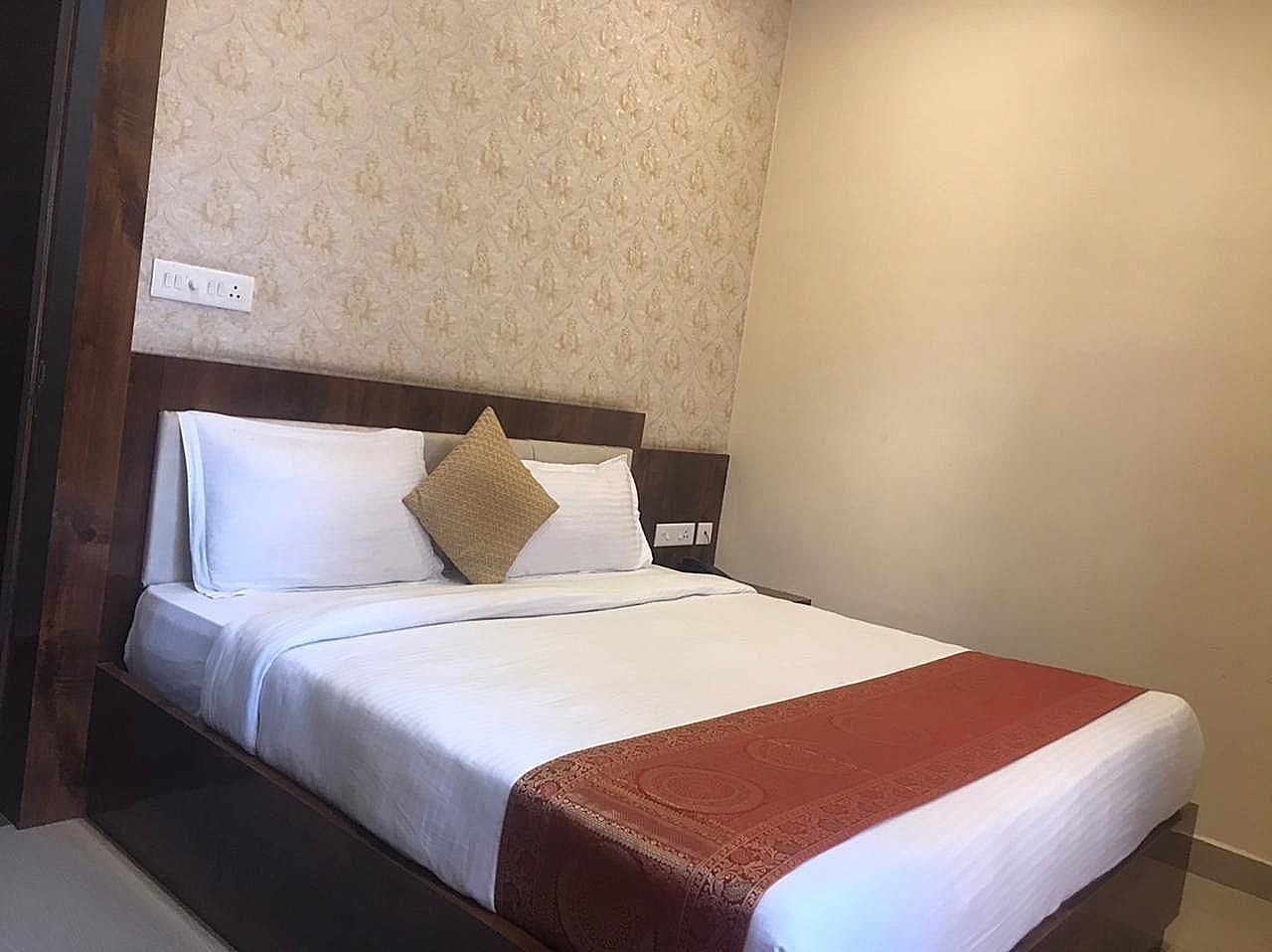 Ganga Darshan Executive Double Room 8
