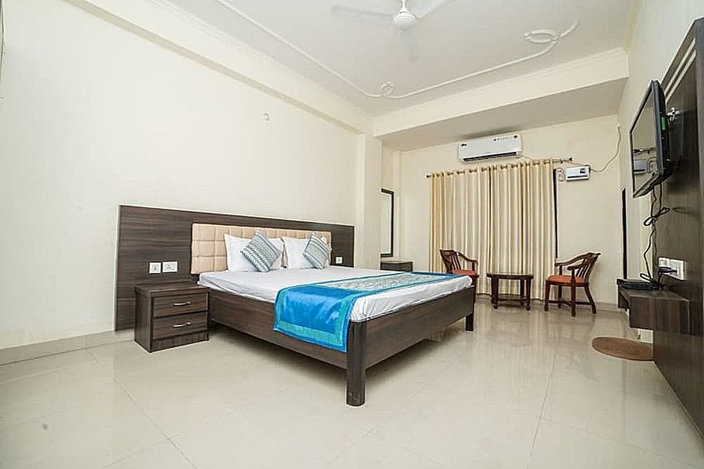 Ganga Darshan Executive Double Room 2