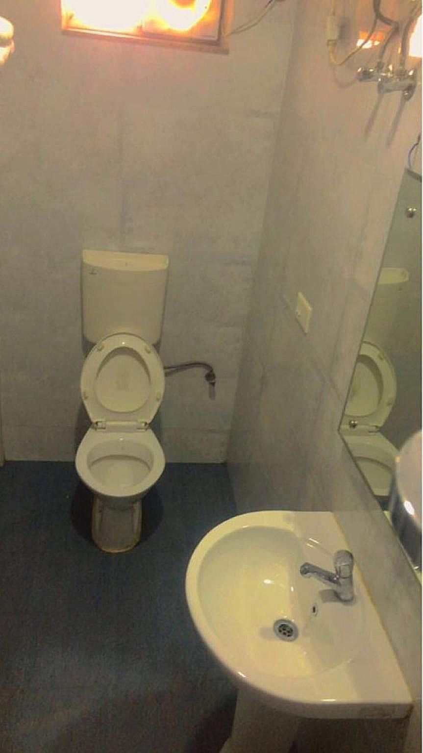 Ganga Darshan Executive Double Room 7