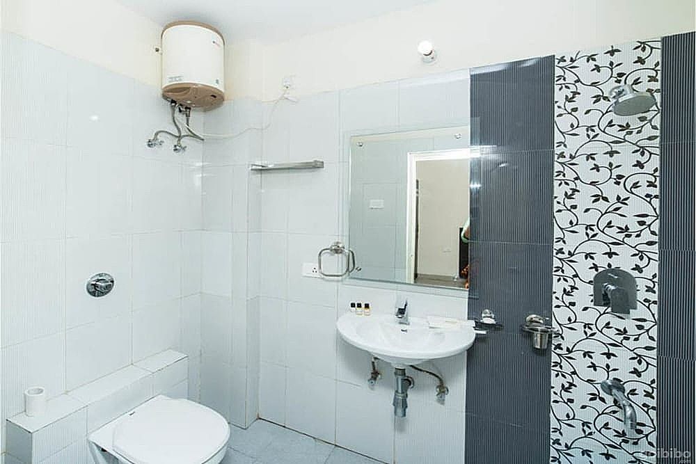 Ganga Darshan Executive Double Room 11