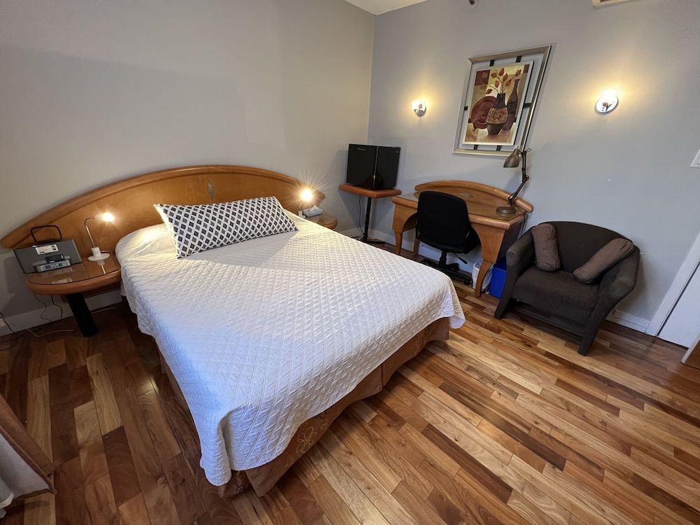 Auberge Le Pomerol Standard Room, 1 Queen Bed 9