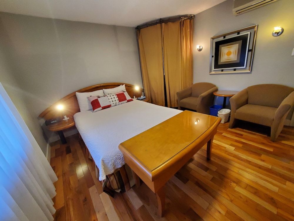 Auberge Le Pomerol Superior Room, 1 Queen Bed 8