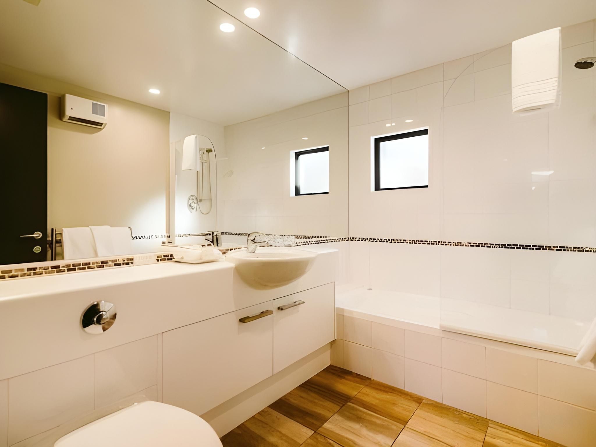 2-Bedroom Apartment with Courtyard