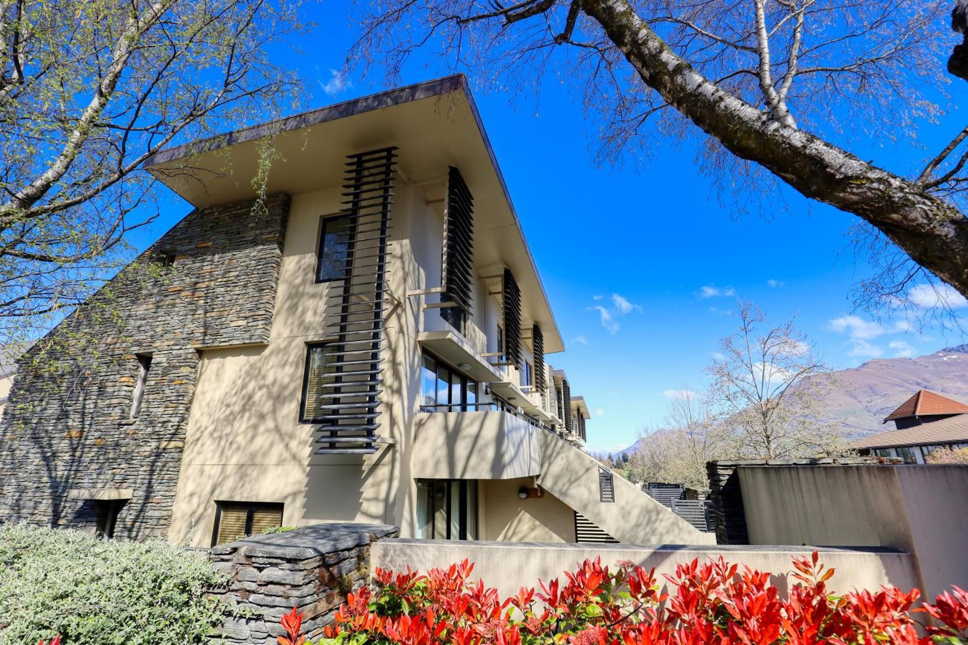 undefined Garden Court Suites & Apartments