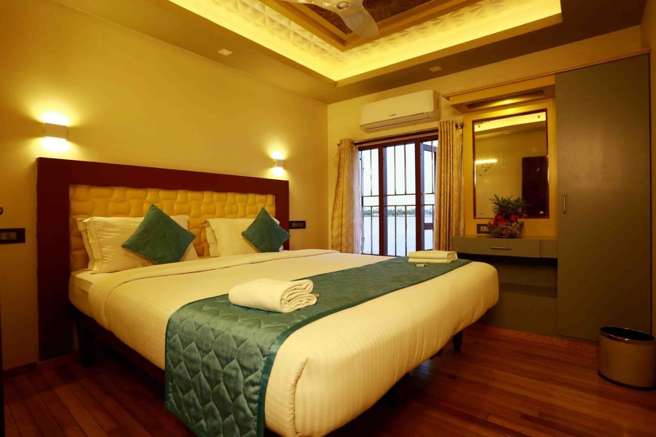 Deluxe Room Lake View