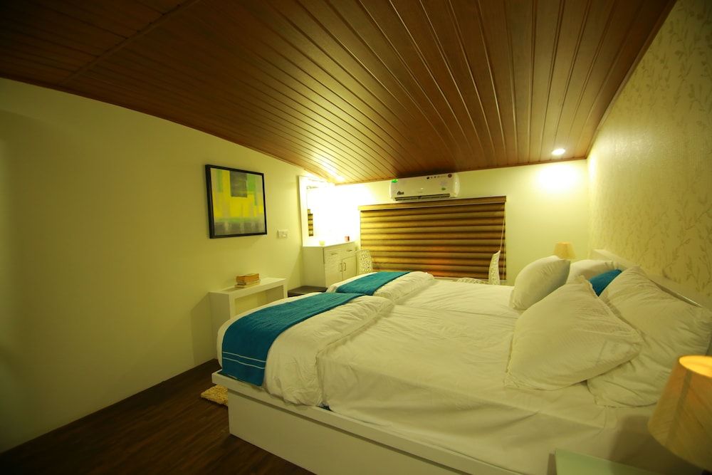 Honeymoon Suite