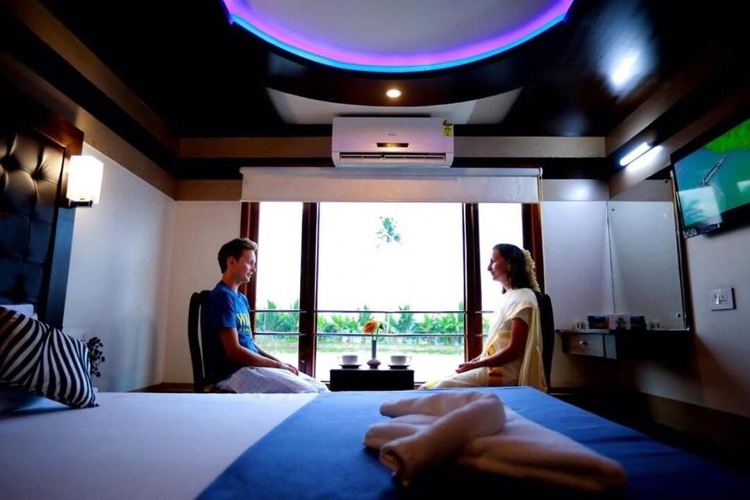Honeymoon Suite