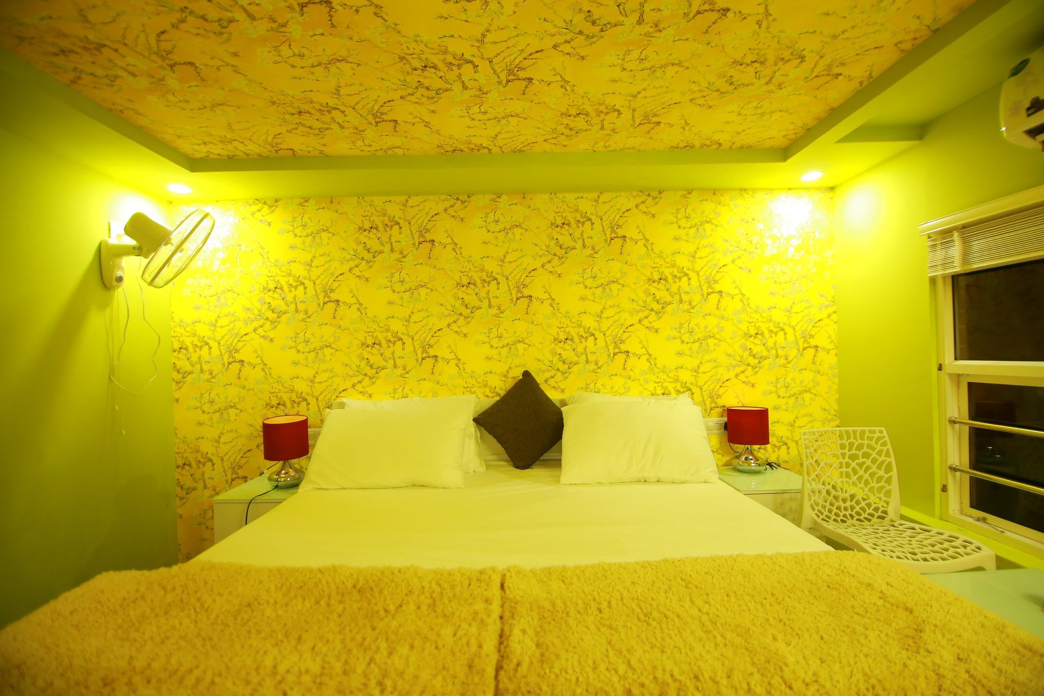 Premium Luxury Houseboat Superior Room