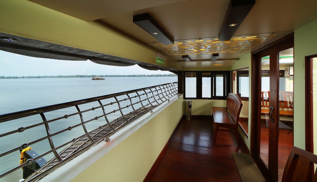 undefined Premium Luxury Houseboat 3