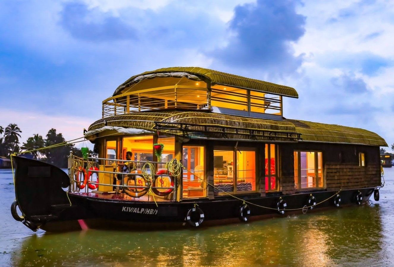 undefined Premium Luxury Houseboat