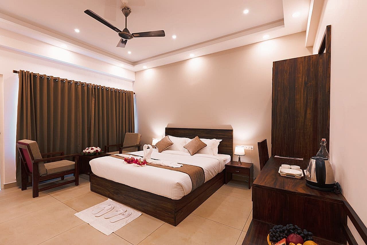 Deluxe Valley View Room with Balcony