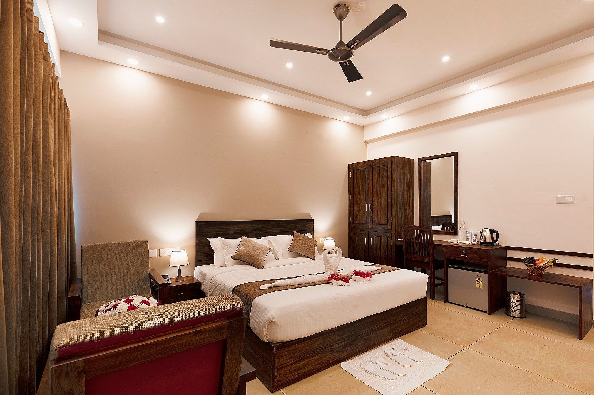 Deluxe Valley View Room with Balcony