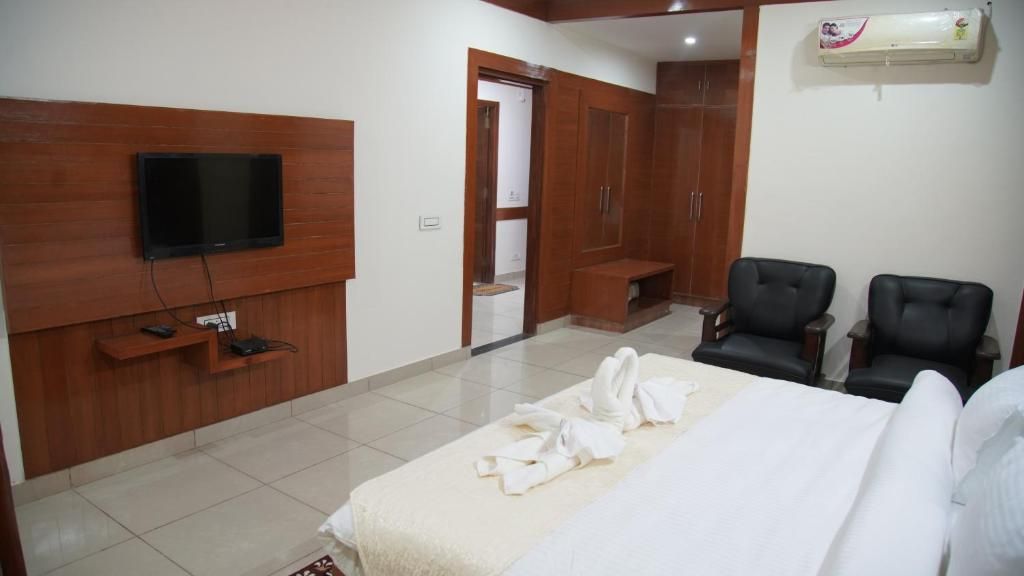 Kara Master Suite Room