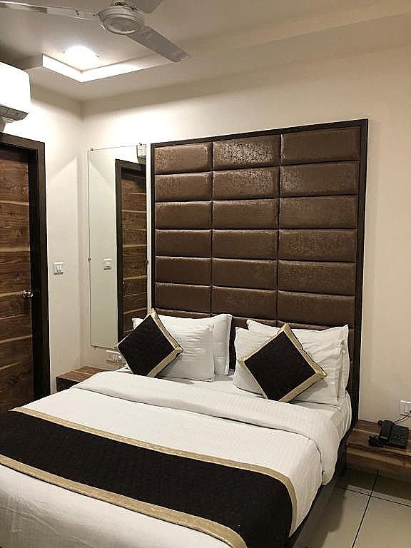 Hotel Circle Inn Super AC Deluxe with Tea or Coffee 4