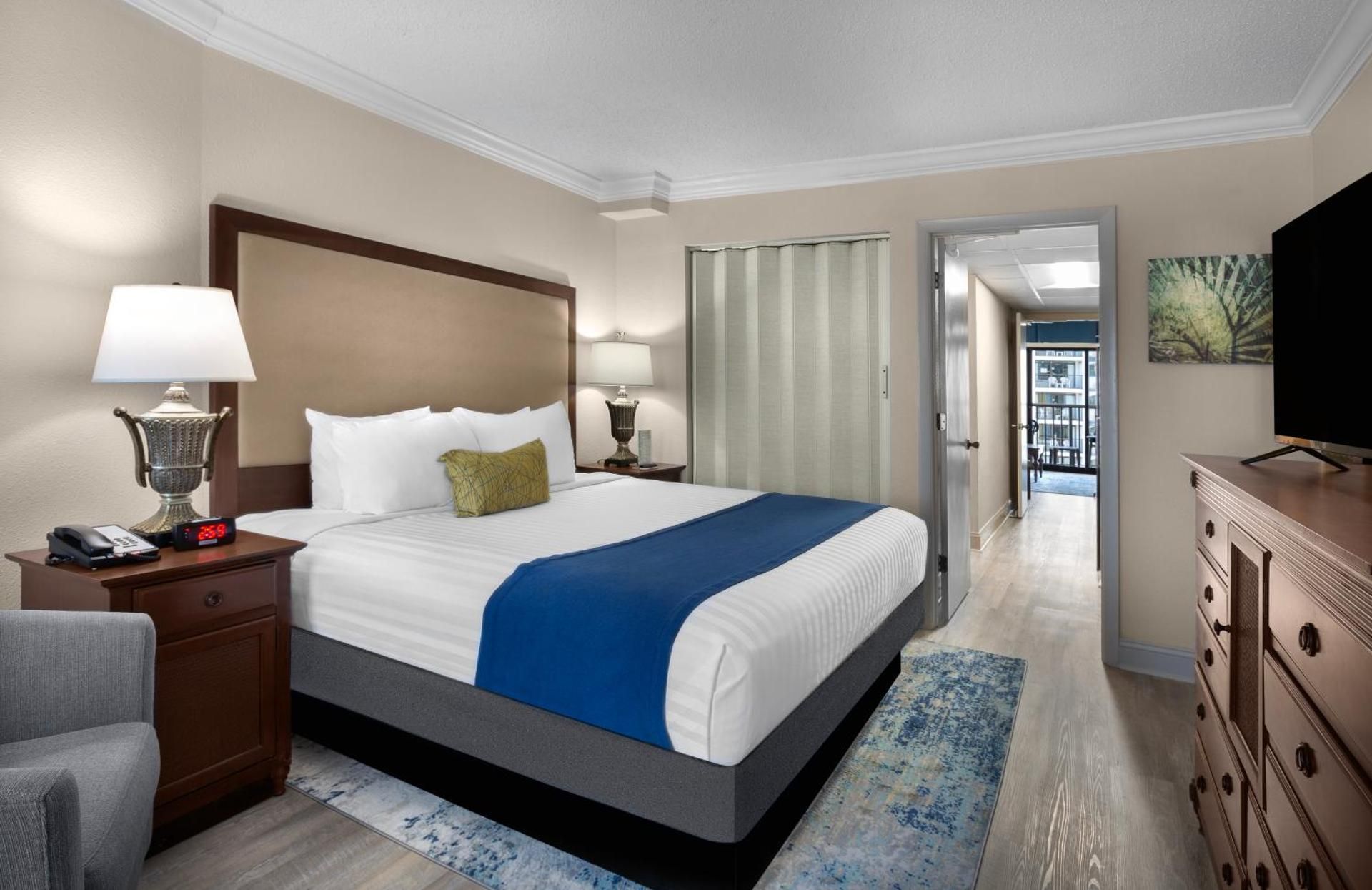 Tower Oceanview Whirl Pool King Suite - 1 King with 1 Double Wall Bed