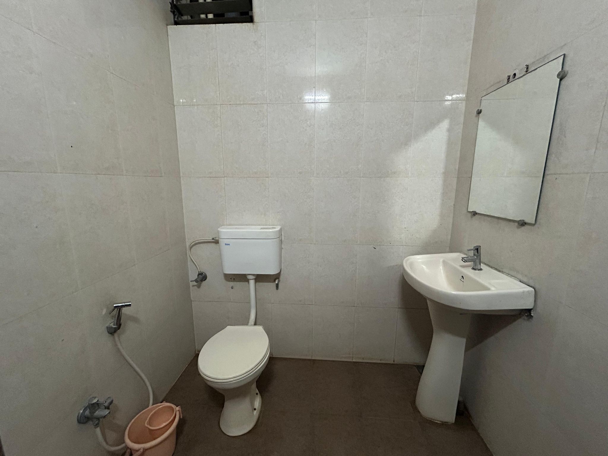 Hotel Shree Gurukrupa Deluxe Double Bed AC Room 4