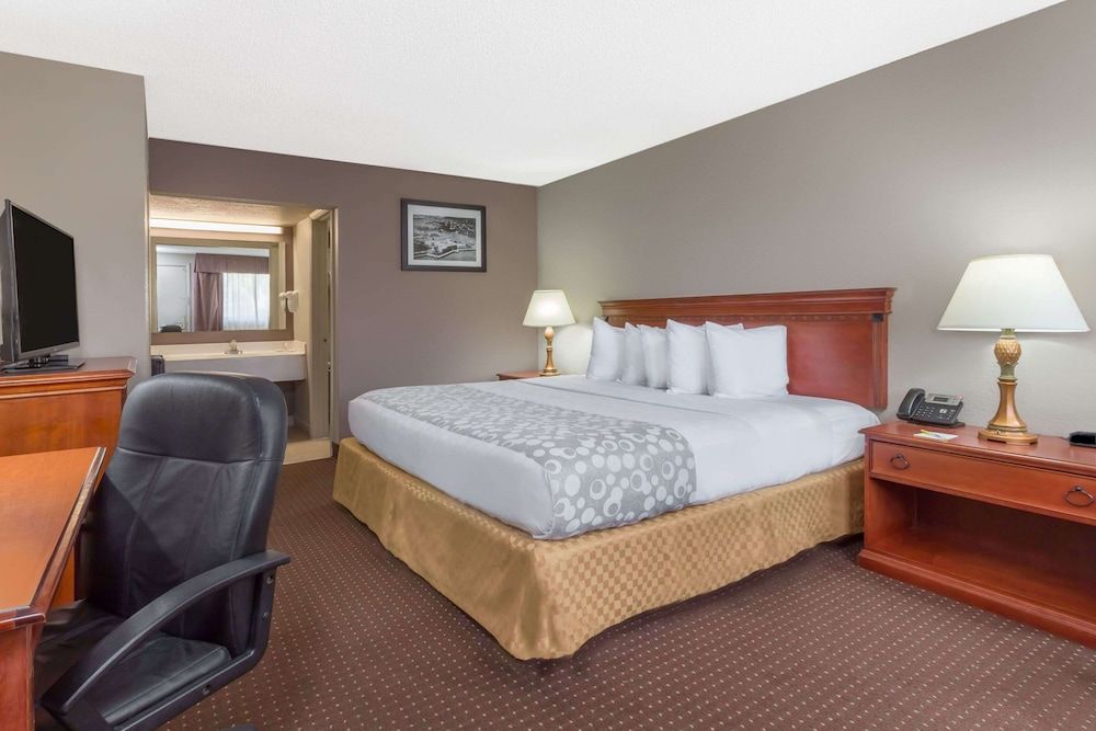 Upgraded, Standard Room, 1 King Bed, Non Smoking