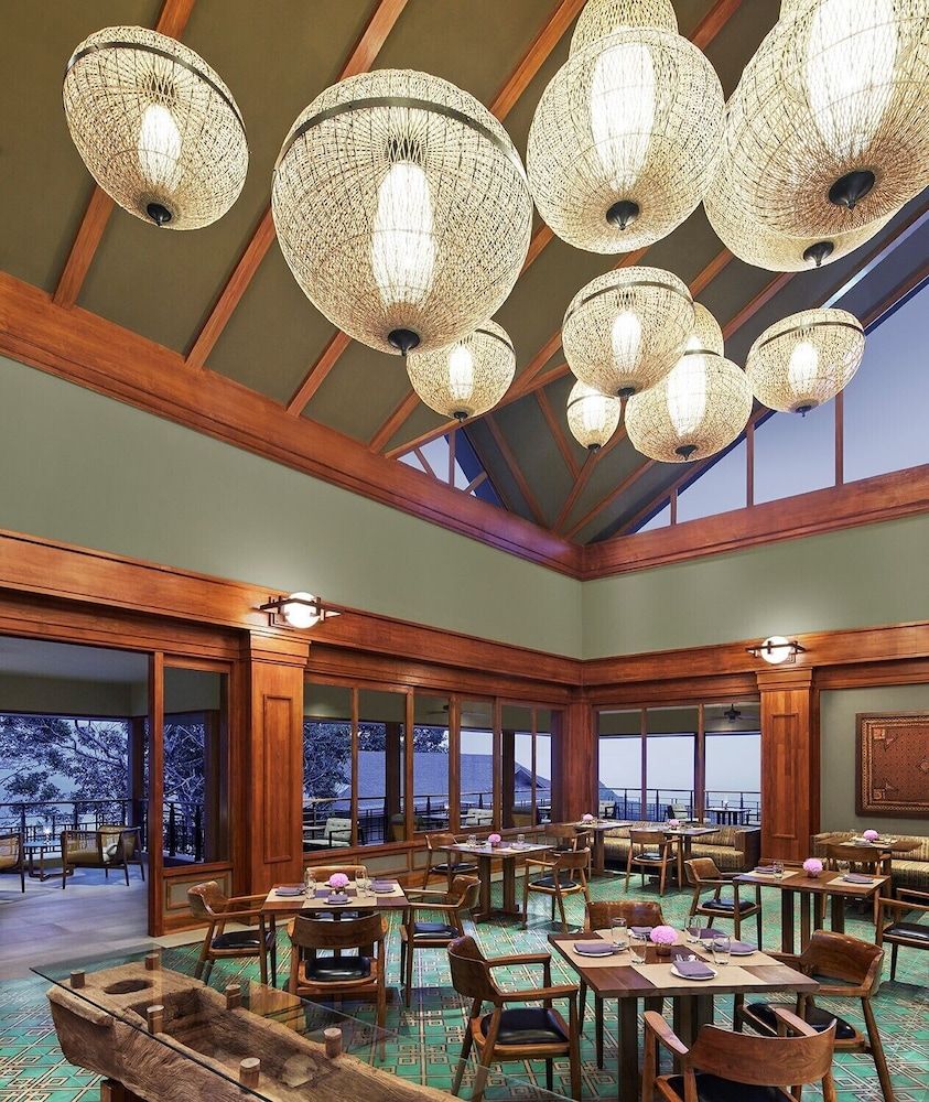 Food & Dining