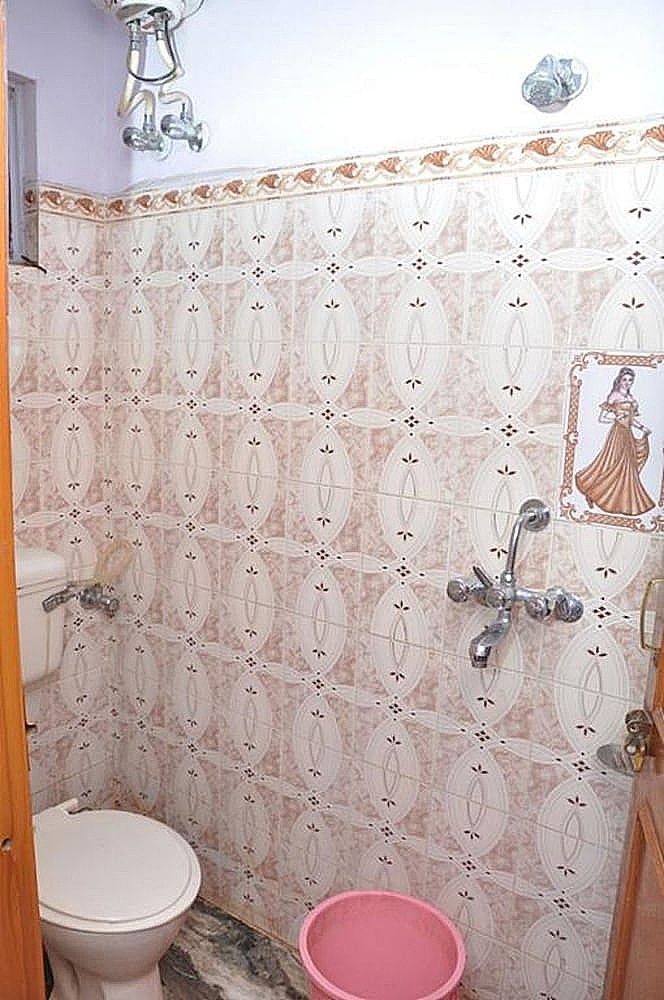 Kanak Guest House NON AC ROOM 6