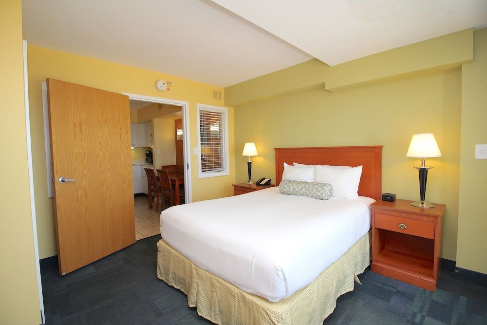 Ocean Sands Resort, Oceanfront, Virginia Beach by Vacatia Deluxe Condo, 1 Bedroom, 2 Bathrooms, Ocean View 2