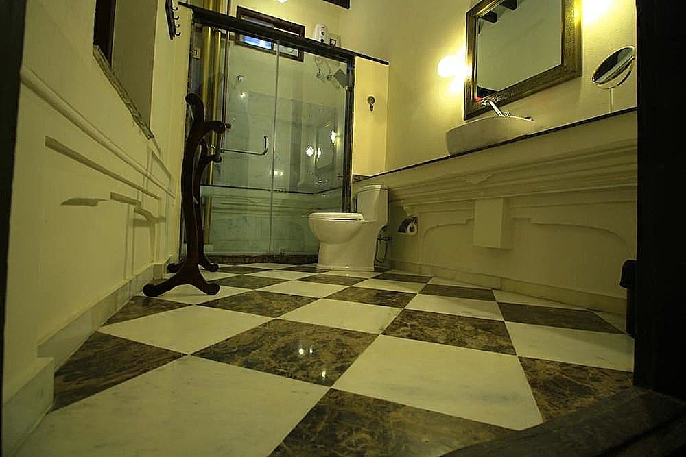 Moti Room