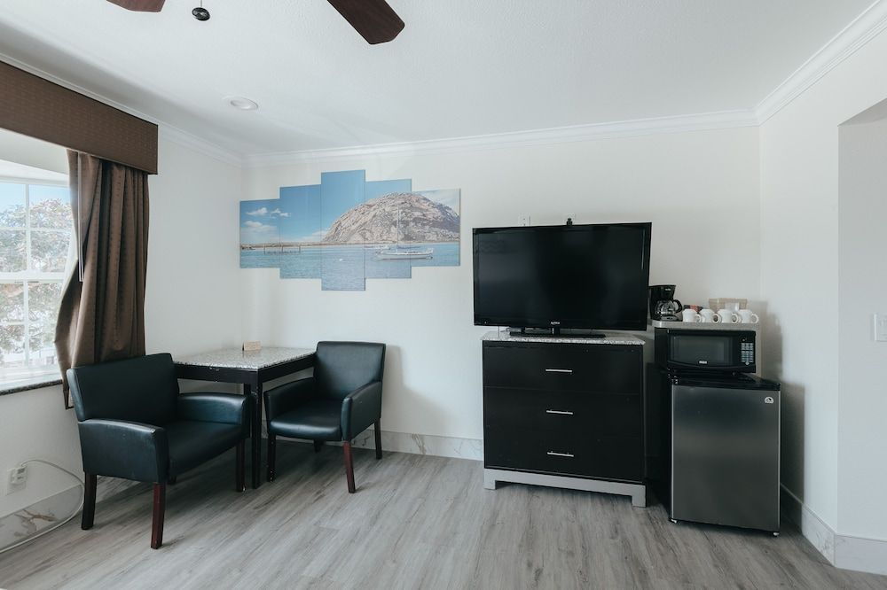 Sea Air Inn & Suites - Downtown - Restaurant Row Deluxe Two Queen Bed Room - Upstairs, Non-Smoking, No Pets 8