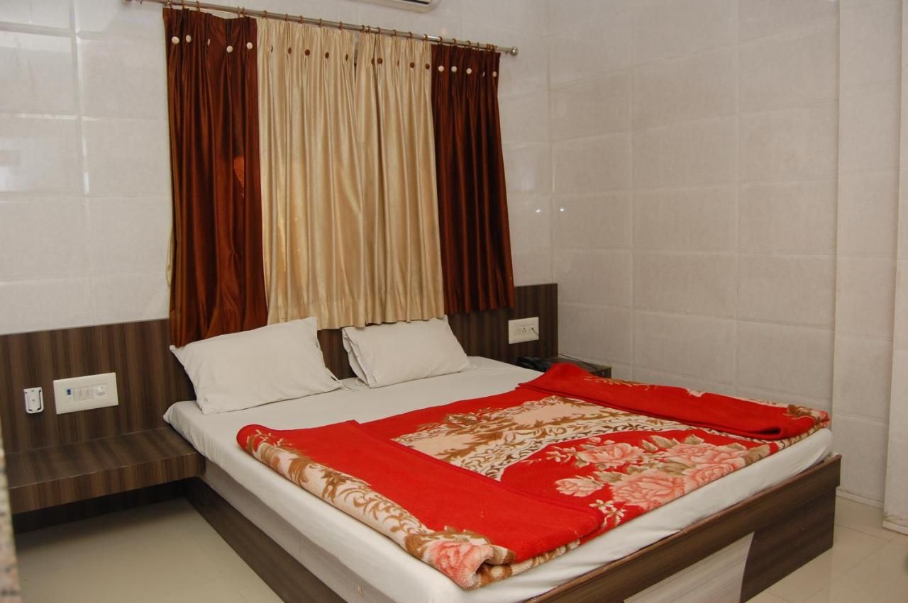 Hotel Milan Dwarka Super Deluxe Double Room Non AC 2