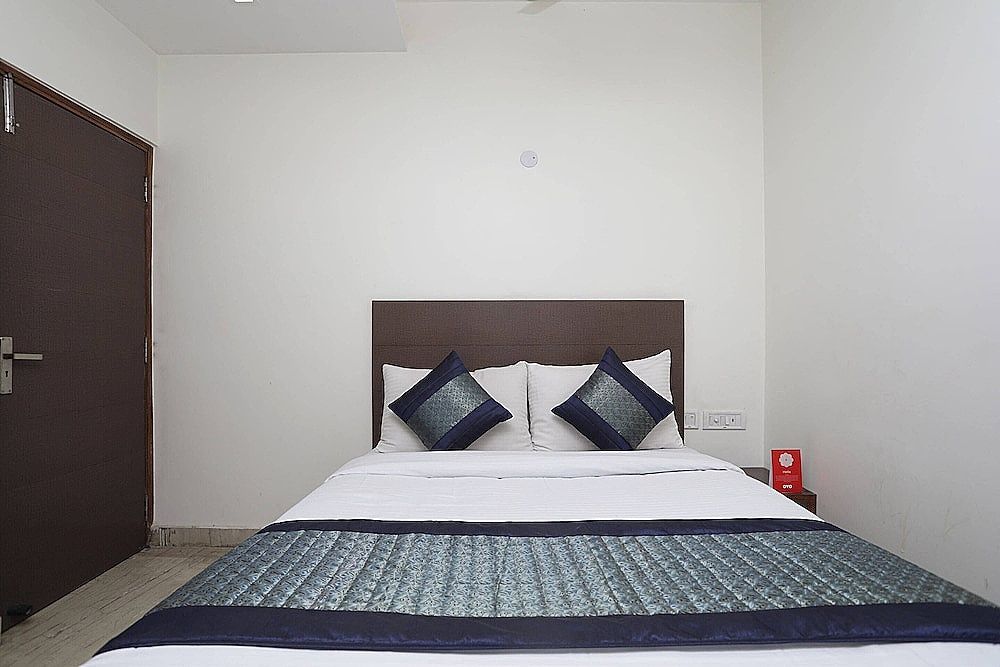 OYO 12519 Hotel Sun Palace(DEL906)(DEL906) Standard Double Room 5