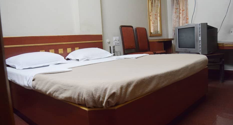 Hotel Sai Prasad Deluxe Non AC Room 3