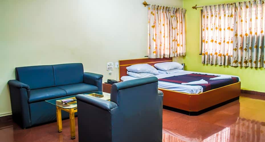 Hotel Sai Prasad Deluxe Non AC Room 4