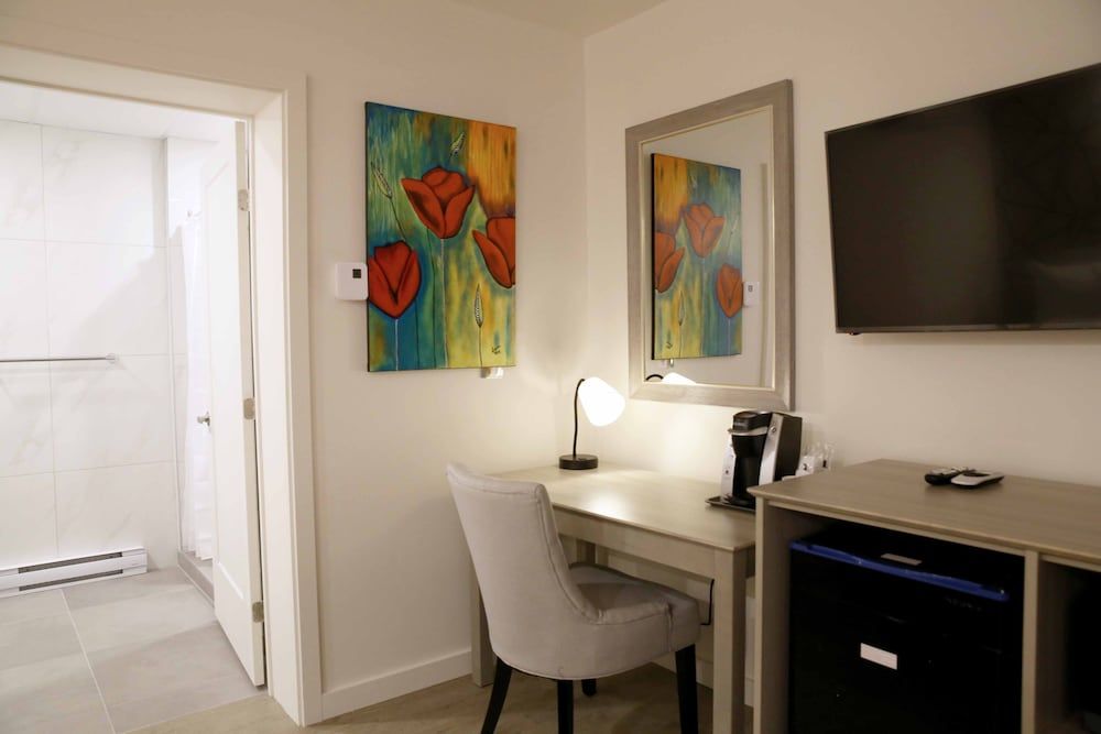 Auberge Du Grand Lac Deluxe PLUS Two Double Bedroom 14