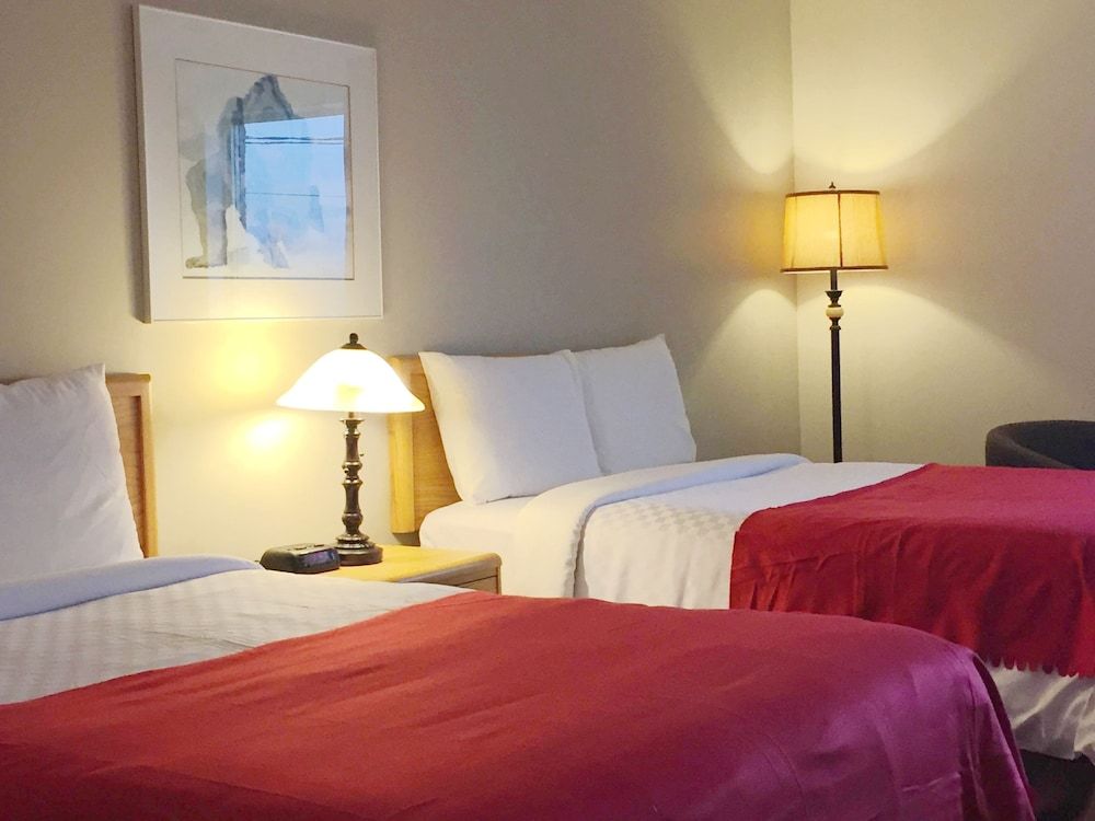 Auberge Du Grand Lac Deluxe Two Double Bedroom