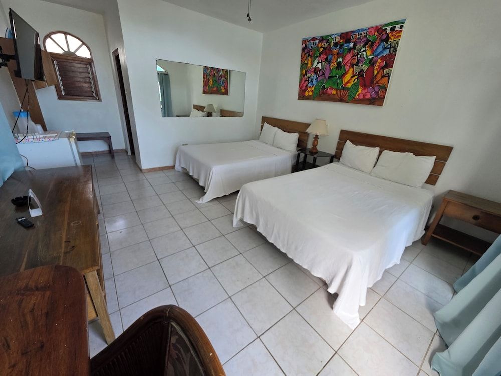 Home Sweet Home Resort Seaview Deluxe (Double): Room 1 3