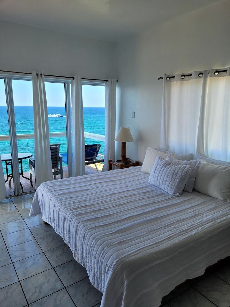 Home Sweet Home Resort Cliffedge Suite - Upper Level: Room 16