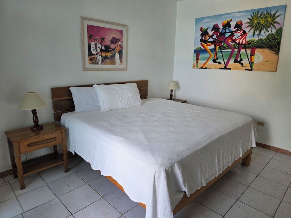 Home Sweet Home Resort Seaview Deluxe (King): Room 5