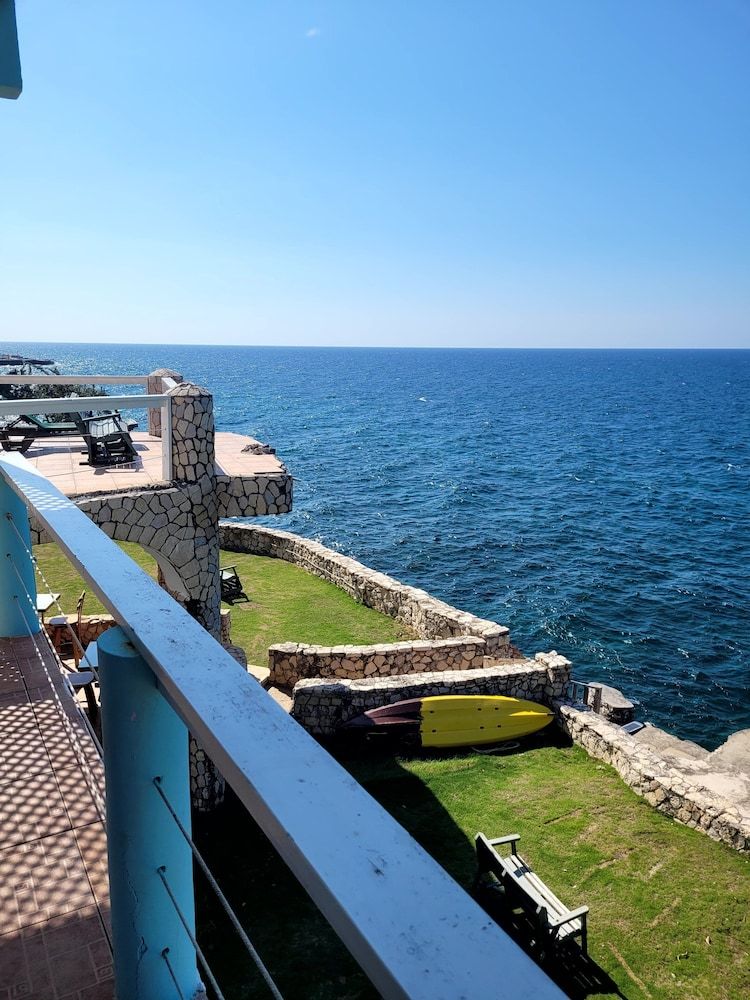 Home Sweet Home Resort Cliffedge Suite - Upper Level: Room 16 10