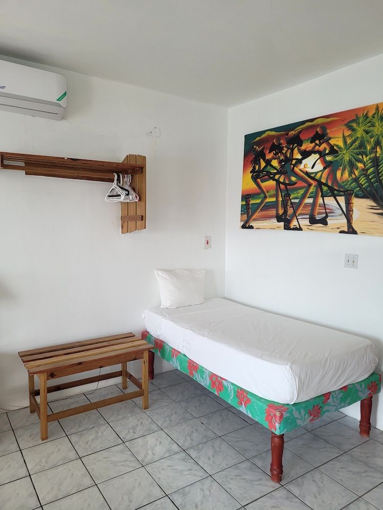 Home Sweet Home Resort Cliffedge Suite - Upper Level: Room 16 3