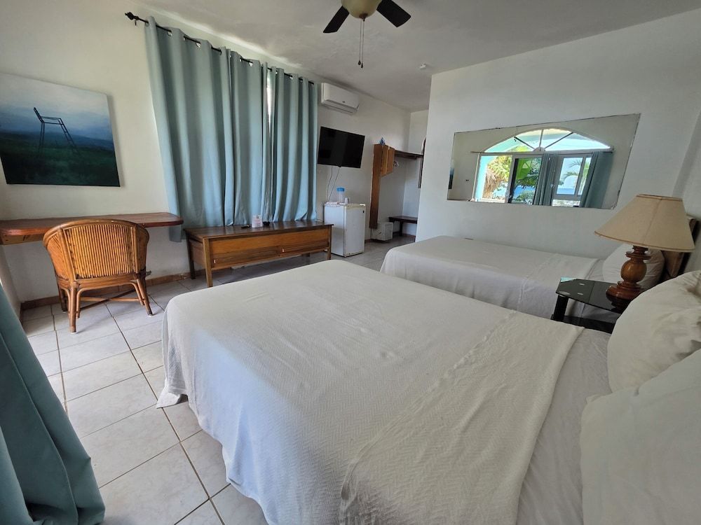 Home Sweet Home Resort Seaview Deluxe (Double): Room 1 2