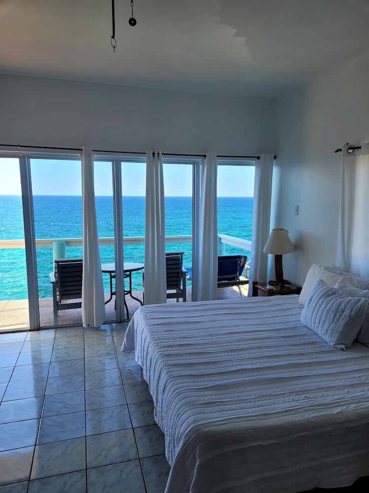 Home Sweet Home Resort Cliffedge Suite - Upper Level: Room 16 7