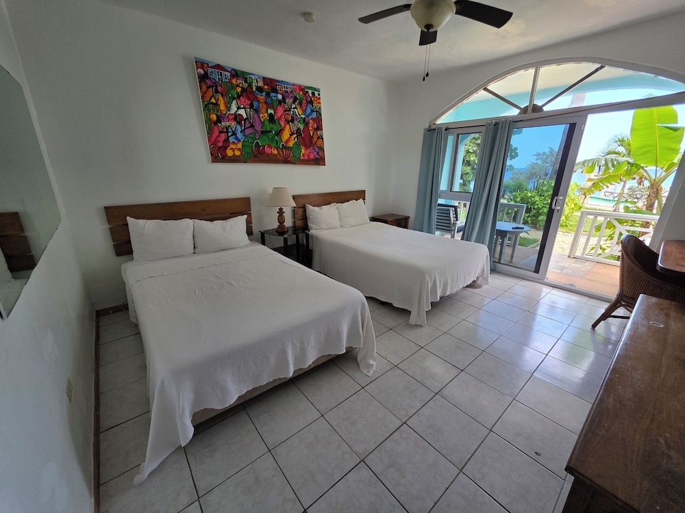 Home Sweet Home Resort Seaview Deluxe (Double): Room 1 6