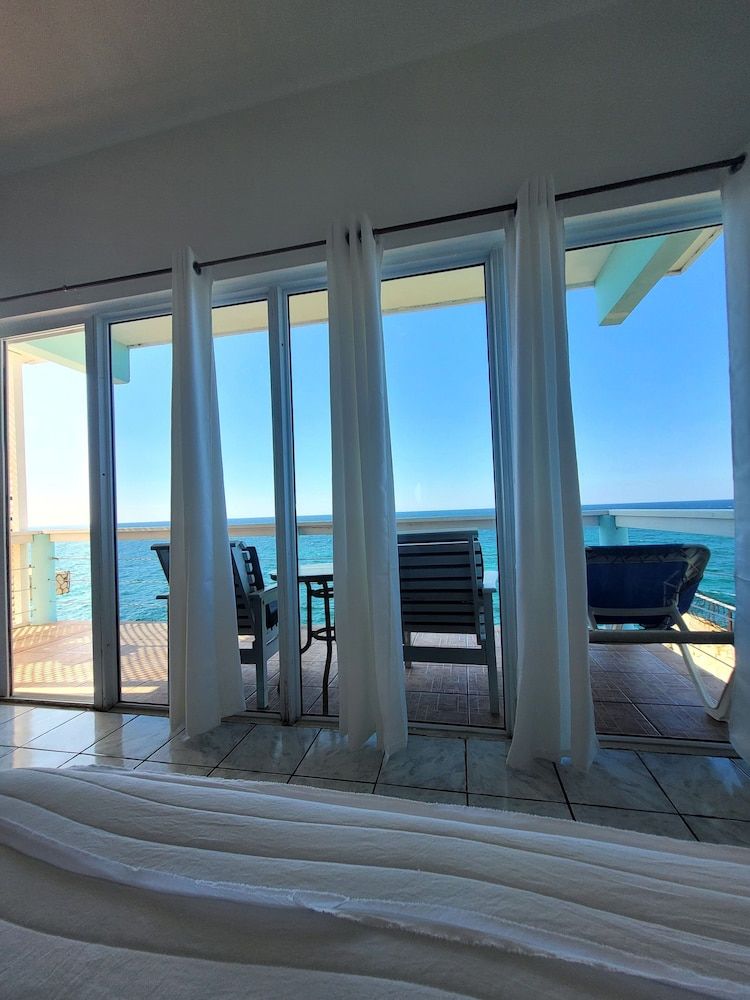 Home Sweet Home Resort Cliffedge Suite - Upper Level: Room 16 8