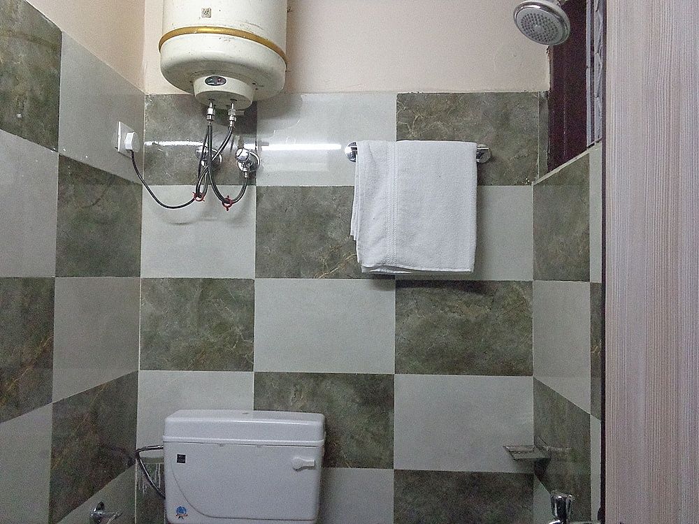 Sri Sai Inn Comfort Room-Non AC 5